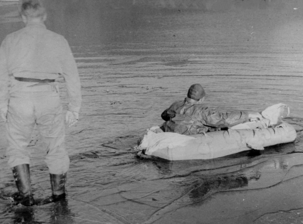Leiv Rosseland prøvefiske med Hjalmar Holtet (1943