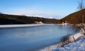 Bilde av skøyteis på Setningssjøen. Foto Hans Sollid