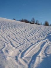 Bilde av snøen som krymper etter mildværet. Foto Hans Sollid