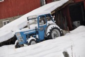 Bilde av traktor i vinterdvale. Foto Jo Øvergaard