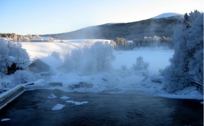 Bilde av en råkald Atnfoss. Foto Terje Brænd