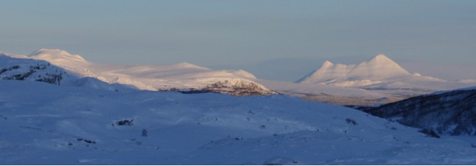 Bilde av Sølnkletten og Gravskarhøgda fra Ringebufjelle. Foto Hans Bondal 