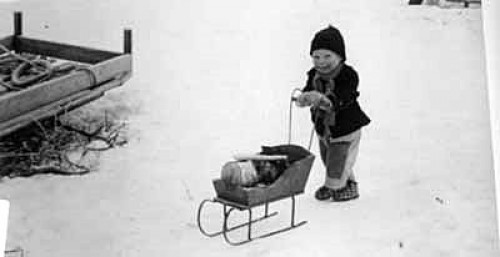 Bilde av Jo som vedkjører(web)Foto Kari M Øvergaard 1957