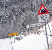 Bilde av trafikkskilt foran stigning RV27. Foto Jo Øvergaard
