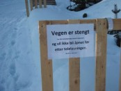 Bilde av plakat med stengning i Megrunnslia. Foto Hans Sollid 