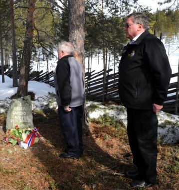 Bilde av sermoni minnesten Petter Barstad foto Jo Øvergaard
