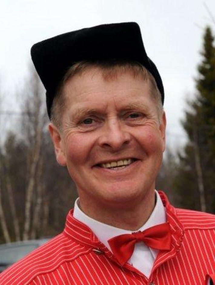 10_0517 fornøyd musikkann Ole Sollien