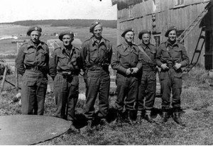 Noen av Lingekompaniets revolvermenn på Tynset i mai 1945