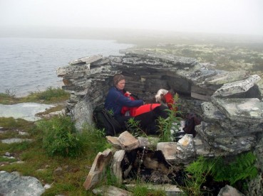 Bilde av "trykkende røy" i gråværet. Kvile i takseringsarbeidet. Foto Per Løvlien