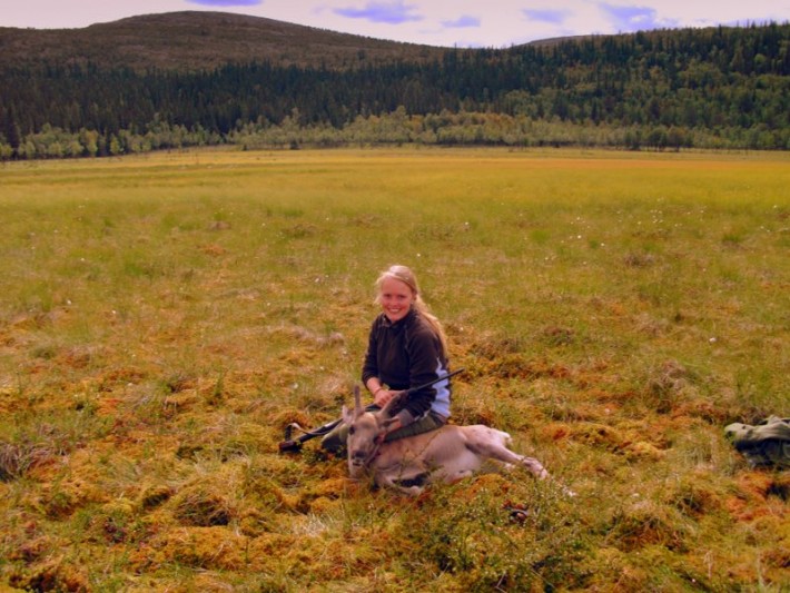 Marianne Brænds første ren. Den skjøt ho på Berssvendmyra Foto Roy Brænd