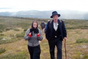 Bilde av Vinje på veg opp på snaufjellet. Foto Hans Sollid