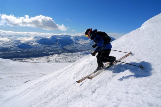 Bilde av Martin ned fra høgste Gravskardshøgda foto Torstein Storaas