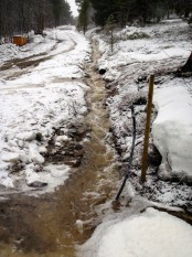 Så kom det faktisk litt snø oppi det hele, men da var grøftene i beredskap. Foto Hans Sollid