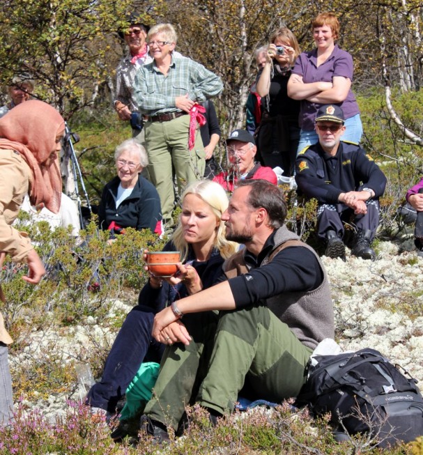 Mariah Bati fra Uromo (del av Etiopia) var et eksotisk innslag med te fra Etiopia. Bollen var en gave fra Sollia oppvekstsenter. Bollen kom fra Bjørnstadfjøset. . Foto Hans Sollid