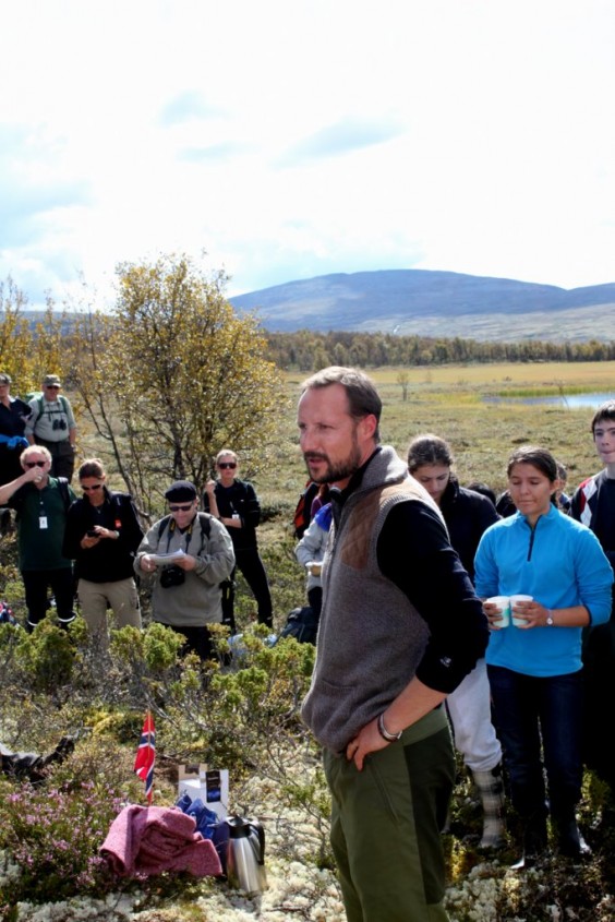 Kronprinsen takket for det strålende oppholdet i Stor-Elvdal. Hvem hadde klart å unngå å fortelle han at han burde si Sollia i Stor-Elvdal? Foto Hans Sollid