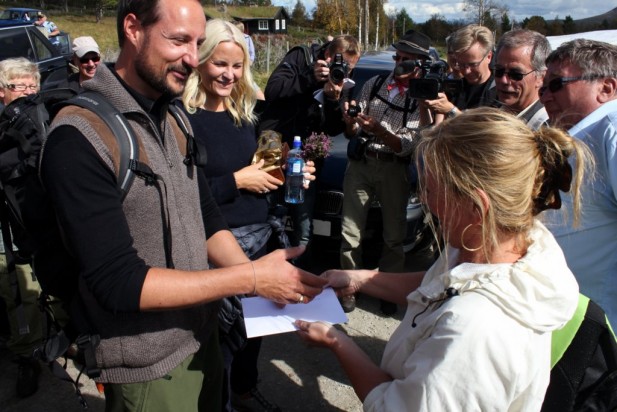 Invitasjon til å besøke Frivillighetssentralen i Stor-Elvdal vanket det også. Foto Hans Sollid