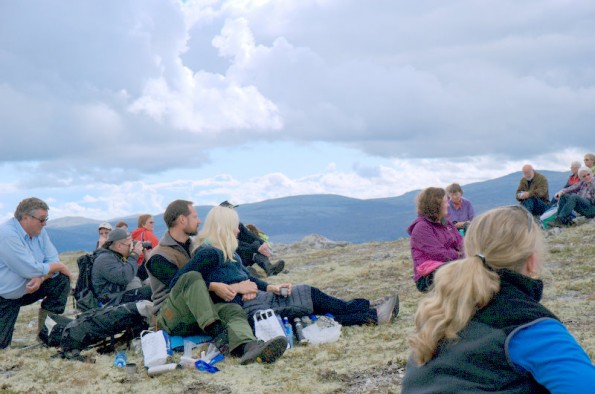 Godt å ha oppmerksomheten rettet mot noe annet. Foto Jo Øvergaard