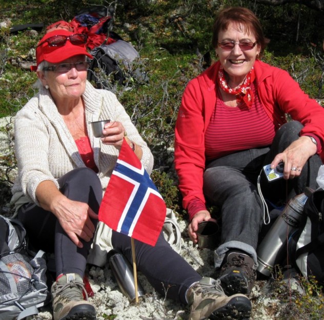 Bilde av royalistiske stor-elvdøler - Kari Oliv Ulvmoen og Liv Mette Myrvang Ruud. Foto Hallvard Voll