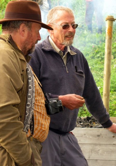 Tore Einbu samtaler med en interessert tilskuer. Foto Hans Sollid