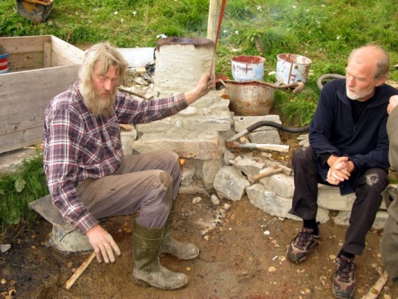 Bilde av Jostein Espeland i samtale med en tilskuer. Foto Hans Sollid