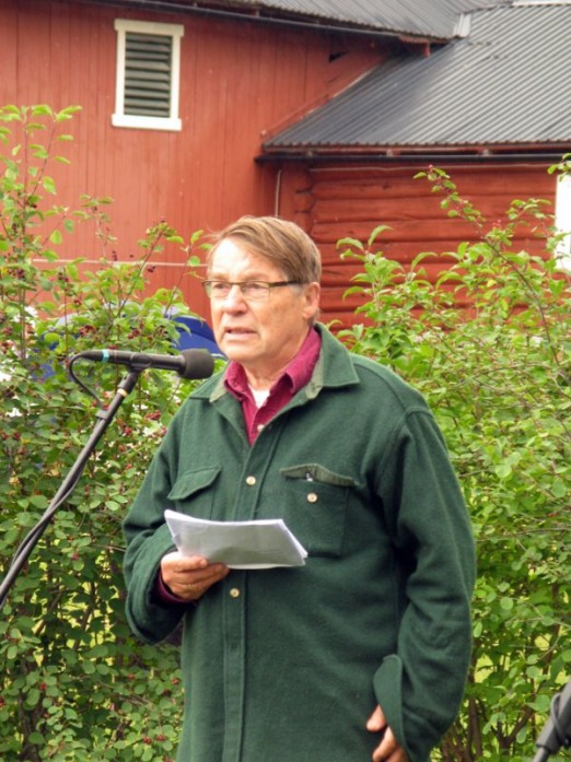 Gunnar Stålsett kåserer om Helene og Carl Lassen. Foto Hans Sollid