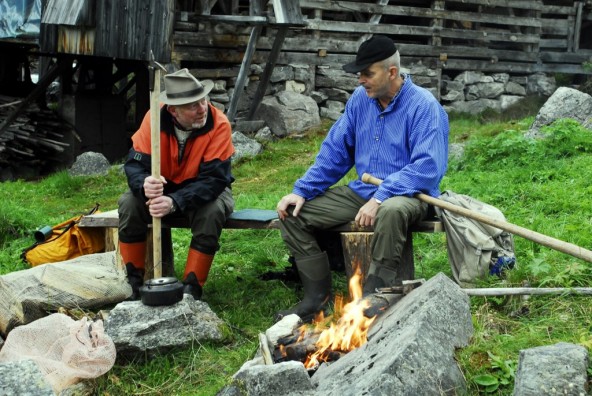 Bilde av fløtarmannskapene Torgrim Næsset og Einar Asbjørn Brænd. Foto Peter Bontrop