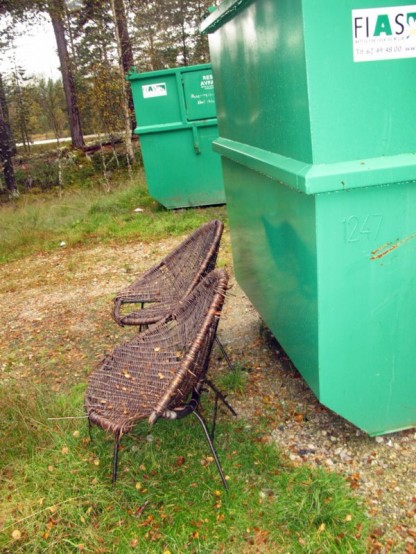 Stoler som disse regnes ikke som restavfall og skal leveres på gjenvinningsstasjon. Foto Hans Sollid