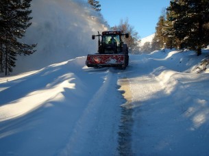 Bilde av operatør Even Moen slik vi ønsker oss han i sving i vinter. Foto Hans Sollid