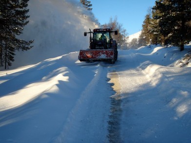 Bilde fra vinterbrøyting i Megrunnslia 2010 før stevlinga tok strupetak på oss. Foto Hans Sollid