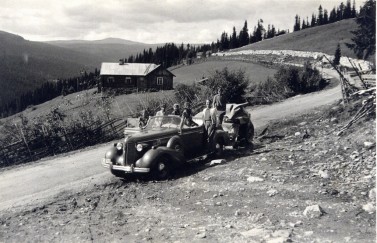 Bilde av Buick ved Dalbakken 1940. Foto utlånt av familien _