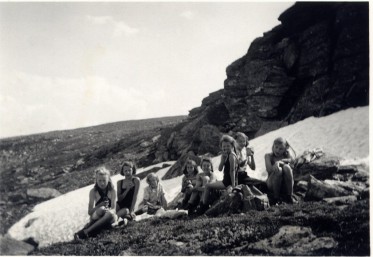 Bilde av Jentene paa Snöflekken'38 . Foto utlånt av famlilen
