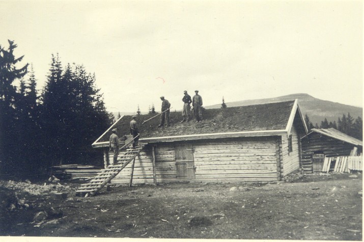 Bilde av sauefjøset i juli 1939. Foto utlånt av fam. Nielsen