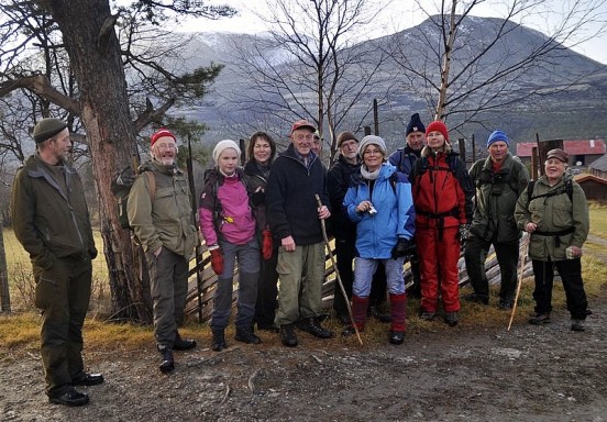 Bilde fra Gamlevegen i Atndalen. Alle på Solvang. Foto  Jo Øvergaard