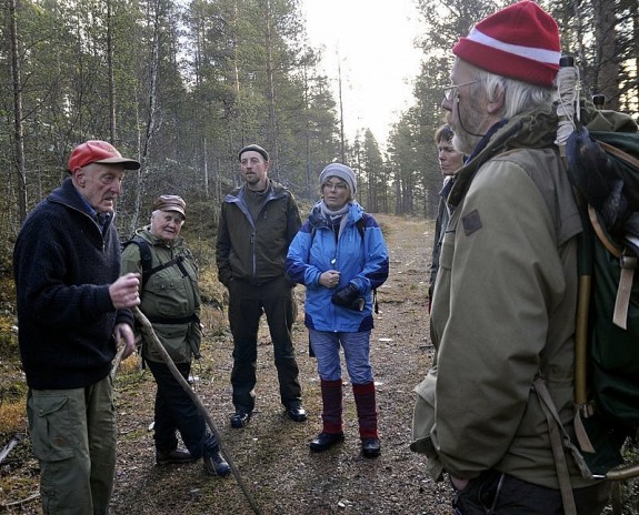 Bilde fra Gamlevegen i Atndalen Ola forteller Foto Jo Øvergaard