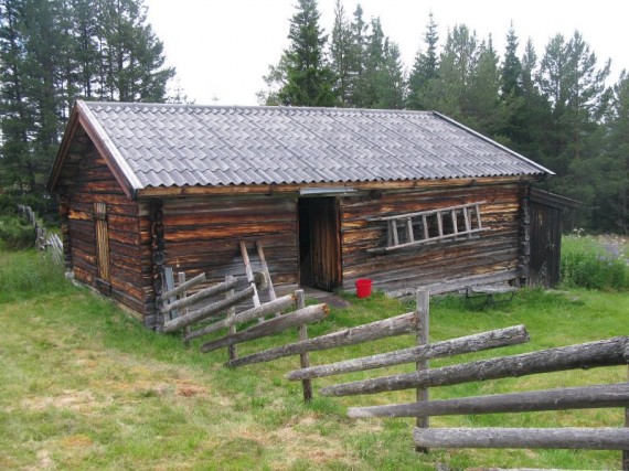 Bilde av fjøset på Seterssetra. Foto Hans Sollid