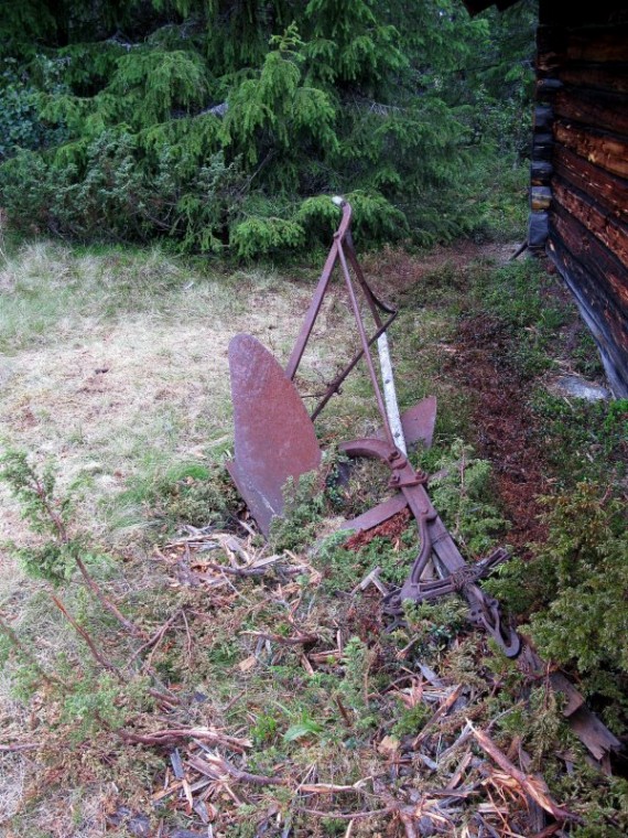 Bilde av gammel plog på Seterssetra. Foto Hans Sollid