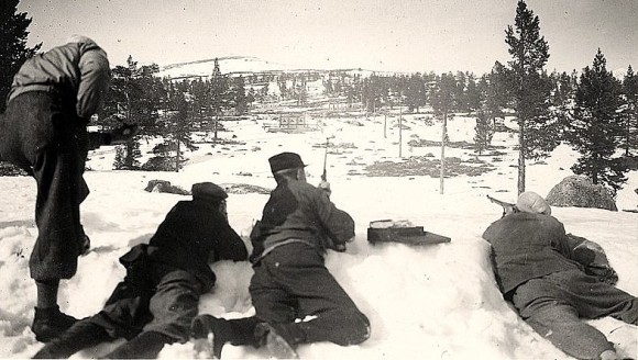 Bilde avskyting på den gamle skytebanen neda N.Næråskarven. Foto utlåpnt fra Arne Gunnar Ellefsen i Trøa