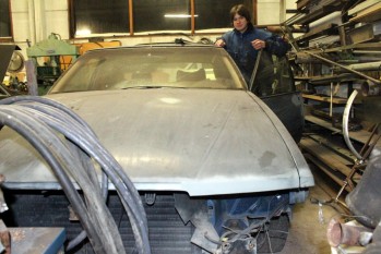 Bilde av Torkil med sin Pontiac. Foto Hans Sollid