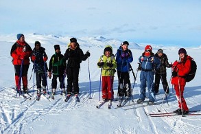 Glade storskole-elever på skitur i Finnsjøfjellet foto Birgitte Løchen