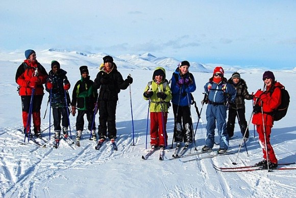 Glade storskole-elever på skitur i Finnsjøfjellet. Foto Birgitte Løchen