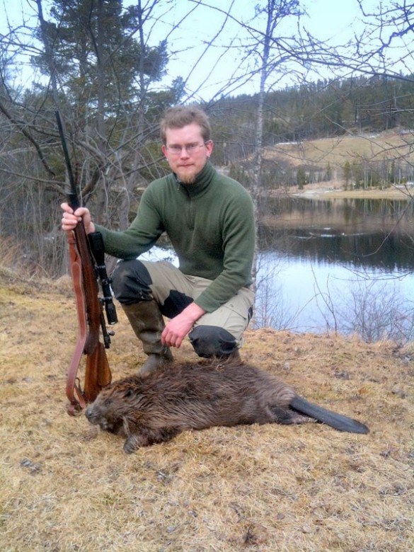 Andreas Nordahl etter vellykket beverjakt foto Ole Nordahl