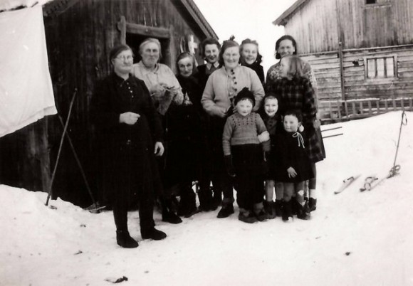 Foto av symøte i Finstadgrenda. Foto utlånt av Borghild Wulvik