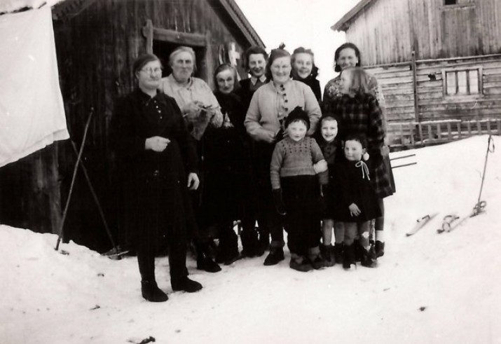 Foto av symøte i Finstadgrenda. Foto utlånt av Borghild Wulvik