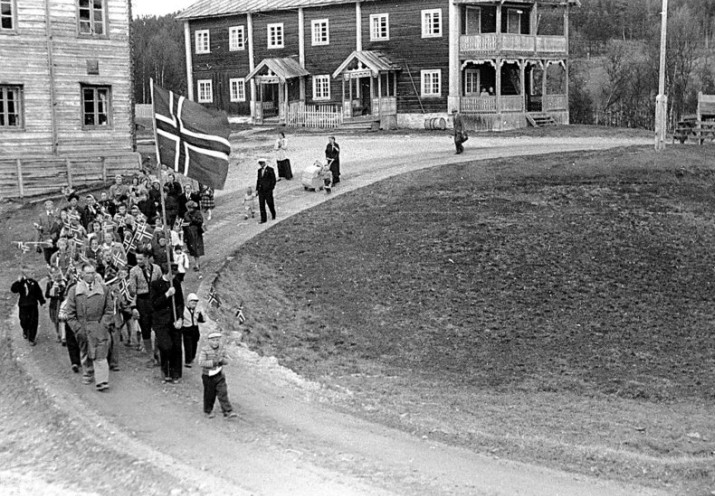 17.mai foto Rolf Øvergaard