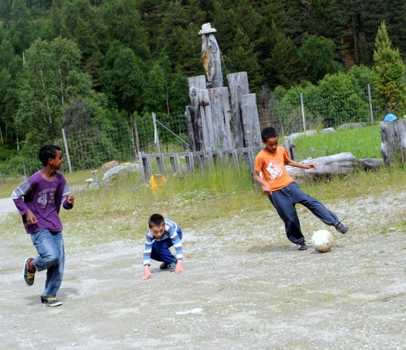 Siste avspark for guttas talentfulle lek med fotballen på Rondetunet foto Jo Øvergaard