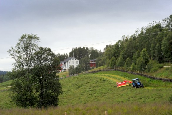 Ole Harald Kulstad med storslåmaskina sin foto Jo Øvergaard