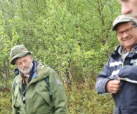 Bjørn Brænd og Lars Otto Wollum er lokale ressurspersoner på turen. Lars Otto dessuten turleder. foto JØ