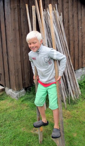 På stylter. Foto Hans Sollid