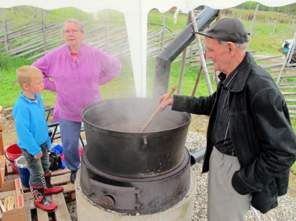 Ane Tangen yster gjetost. Foto Hans Sollid 