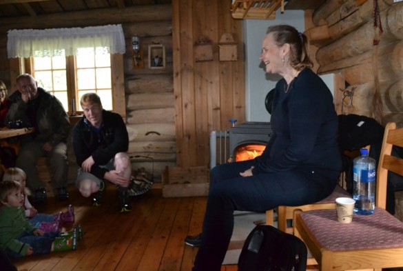 Vilde Bjerke i sving i eventyrstunden. Foto Ida Løchen